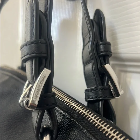 MICHAEL KORS Black Hand Bag - Picture 4 of 16